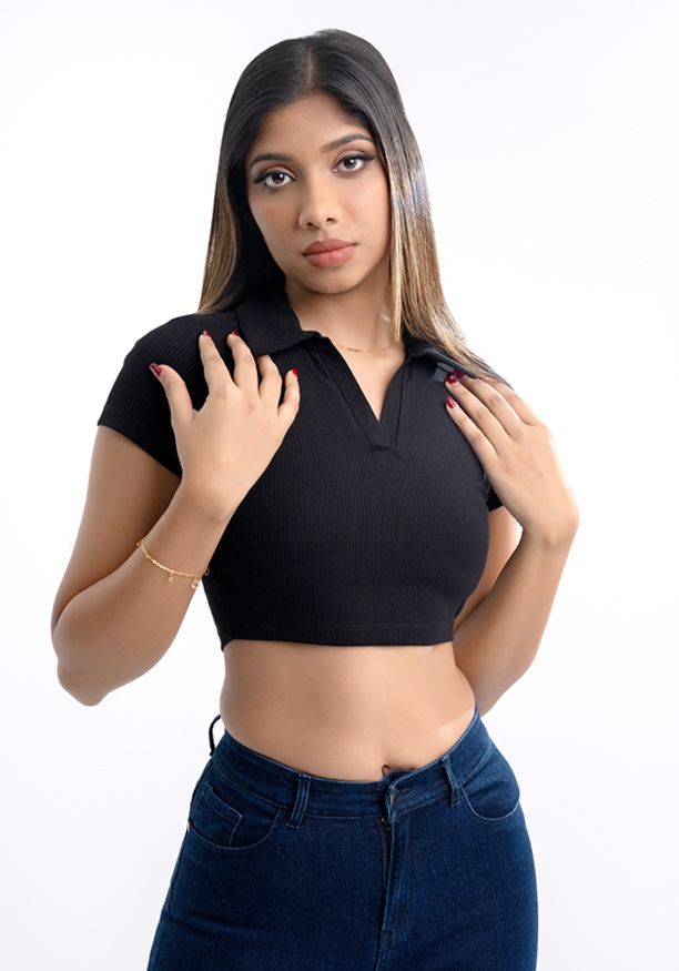 RIB COLLAR BLACK CROP TEE